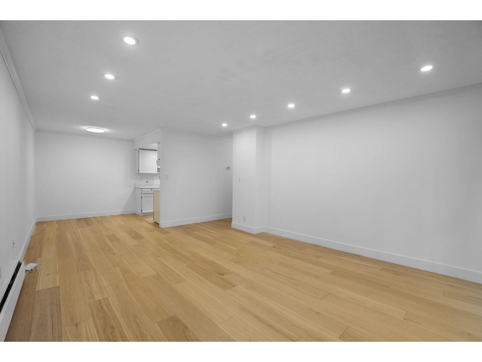 304 1360 Martin Street, White Rock, British Columbia  V4B 3W5 - Photo 4 - R3064709