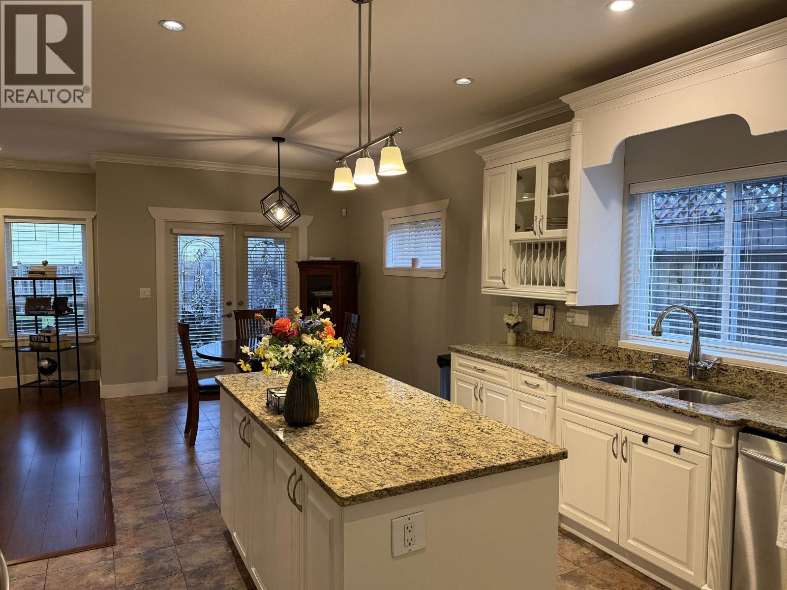 647 Ivy Avenue, Coquitlam, British Columbia  V3J 2J1 - Photo 3 - R3063839