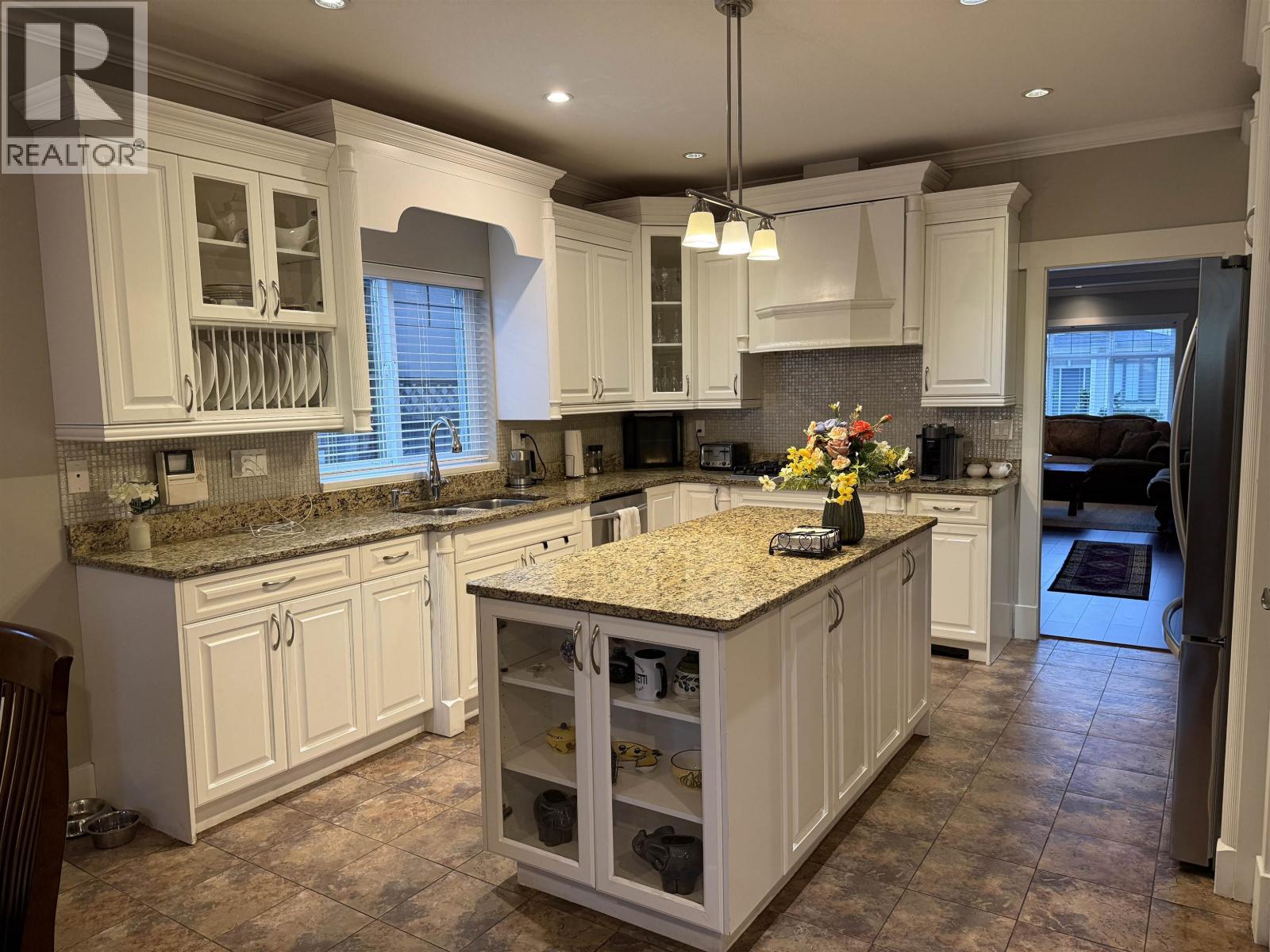 647 Ivy Avenue, Coquitlam, British Columbia  V3J 2J1 - Photo 4 - R3063839