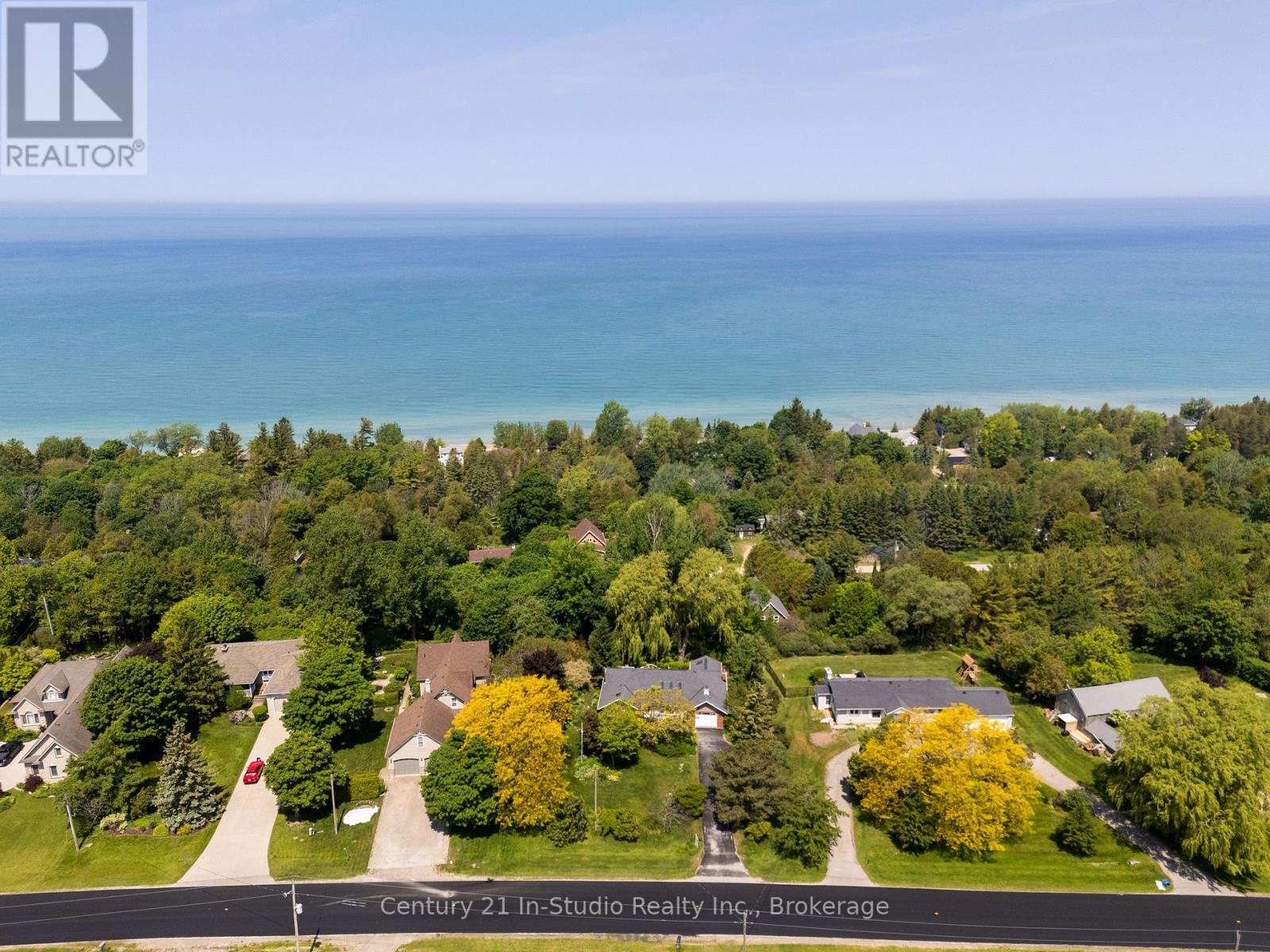 790 Lake Range Drive, Huron-Kinloss, Ontario N2Z 0C3 - Photo 2 - X12531540