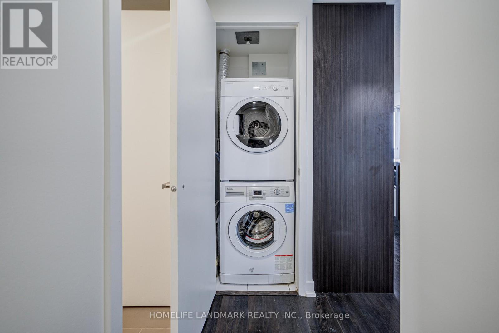 1910 - 100 Harbour Street, Toronto, Ontario  M5J 1B7 - Photo 8 - C12531532