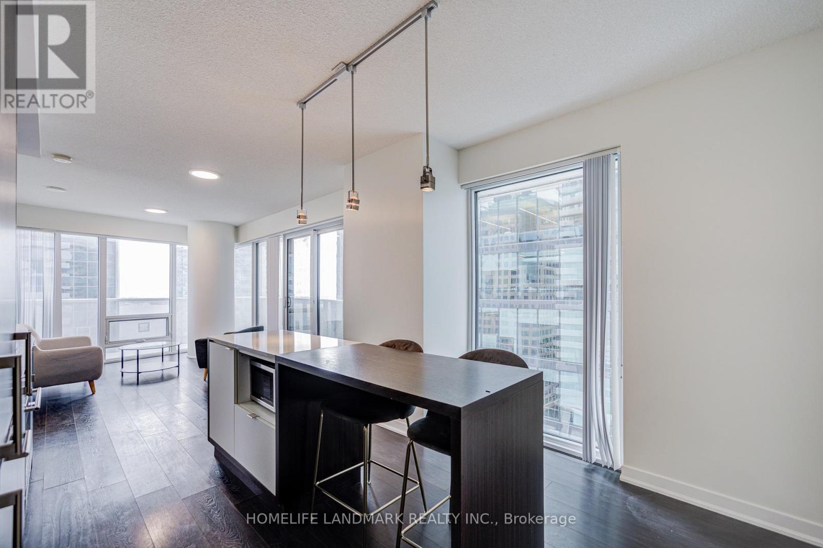 1910 - 100 Harbour Street, Toronto, Ontario  M5J 1B7 - Photo 9 - C12531532