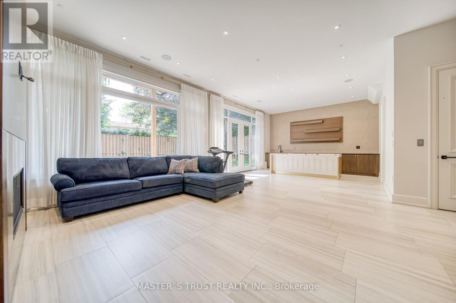 15 Ames Circle, Toronto, Ontario  M3B 3B9 - Photo 34 - C12531544