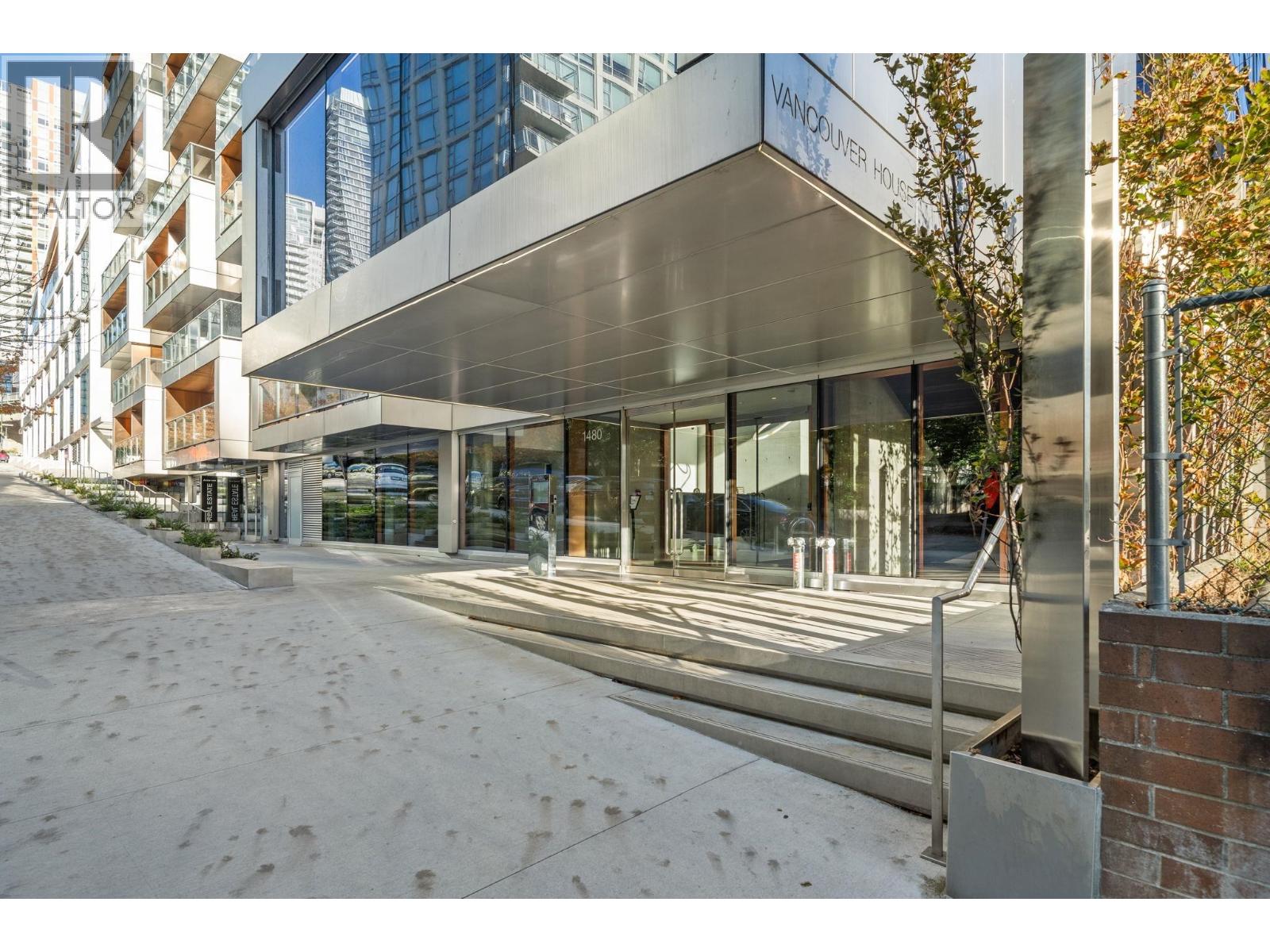 808 1480 HOWE STREET, Vancouver, British Columbia