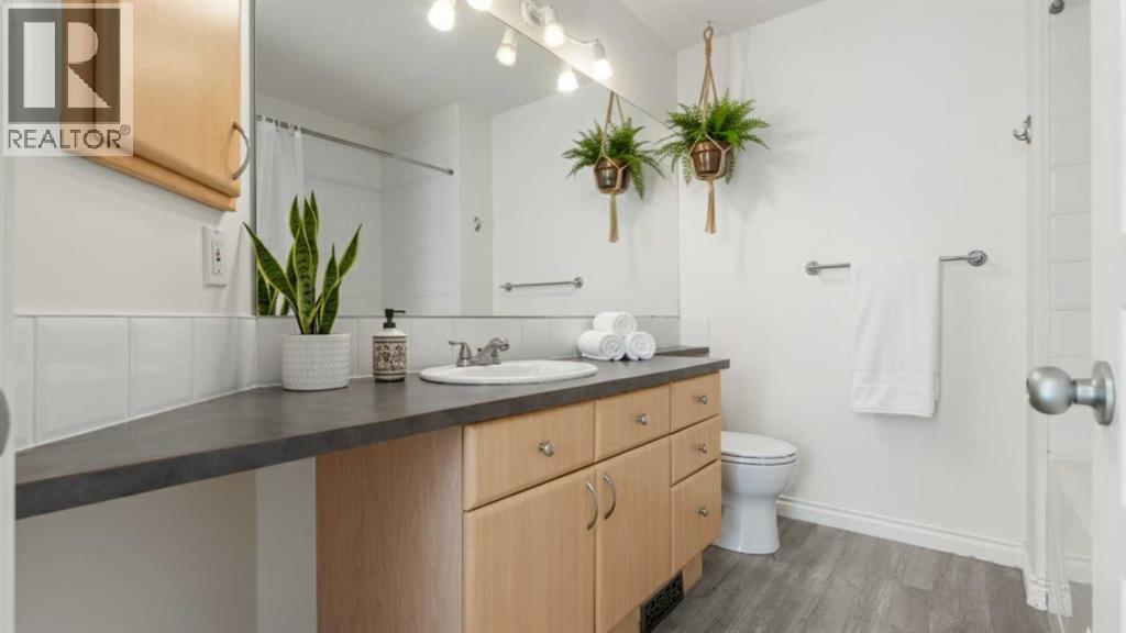 84 Crystal Shores Cove, Okotoks, Alberta  T1S 2B4 - Photo 27 - A2268390