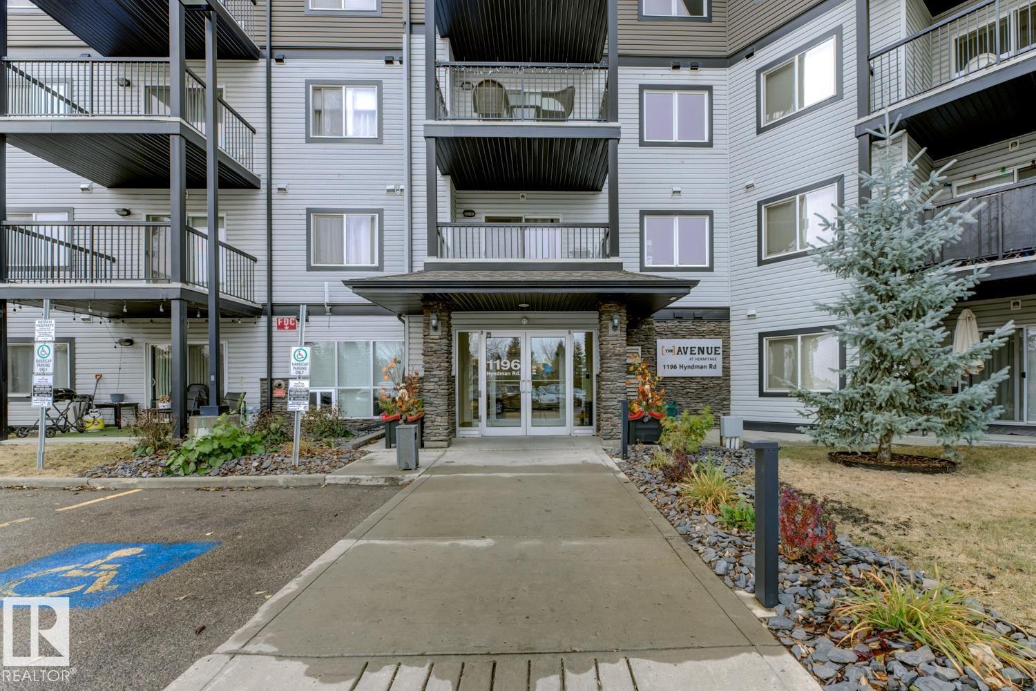 1196 Hyndman Rd Nw, Edmonton, Alberta  T5A 0P8 - Photo 2 - E4465362