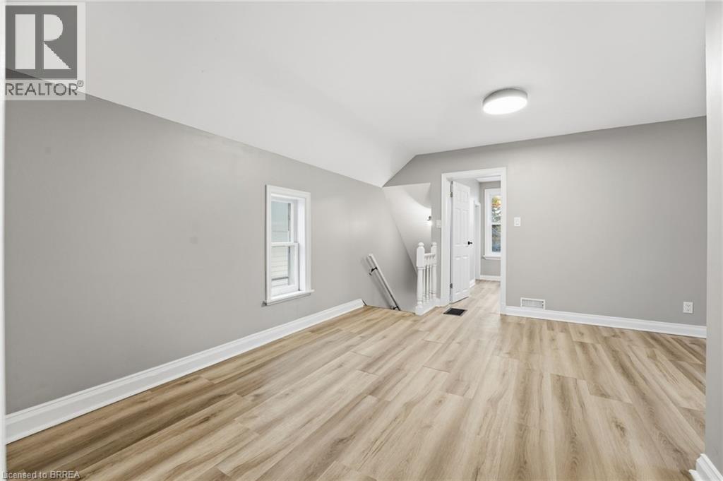 43 Richardson Street, Brantford, Ontario N3T 1H7 - Photo 6 - 40787012