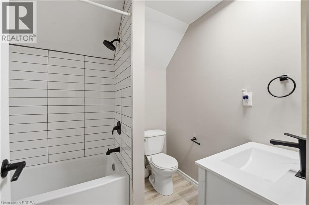 43 Richardson Street, Brantford, Ontario N3T 1H7 - Photo 12 - 40785721