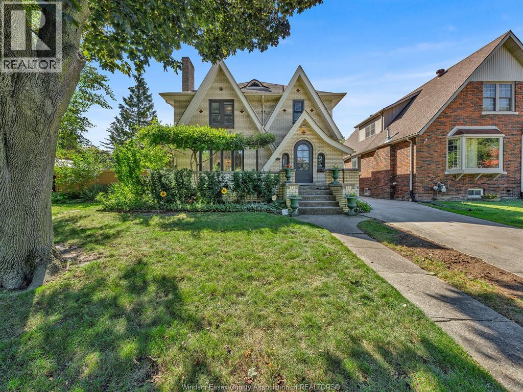 2239 VICTORIA AVE, Windsor, Ontario