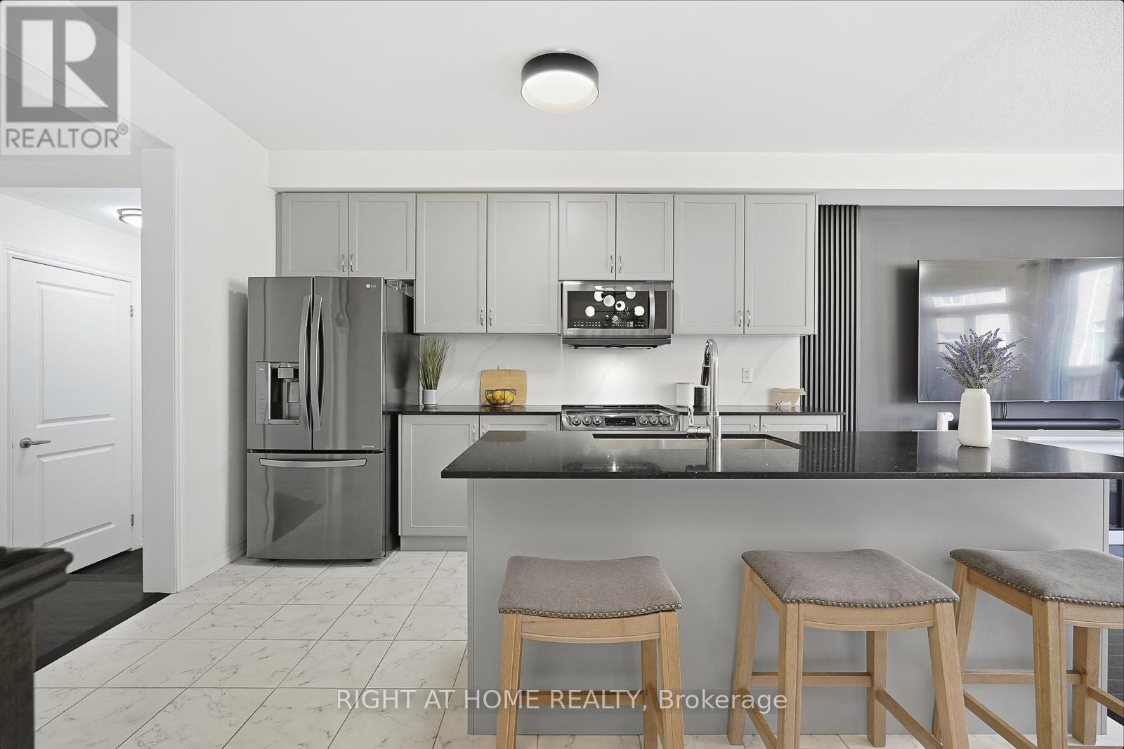 16 Angelfish Road, Brampton, Ontario  L7A 5C5 - Photo 22 - W12472340