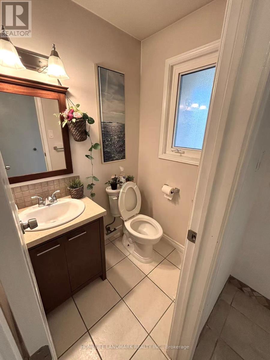 35 Moonlight Lane, Richmond Hill, Ontario  L4C 8K4 - Photo 12 - N12361773