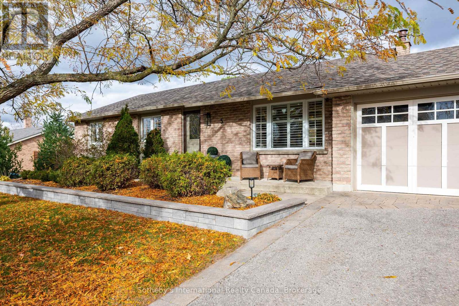 5 Brawton Drive, Caledon, Ontario  L7E 0C9 - Photo 2 - W12531606