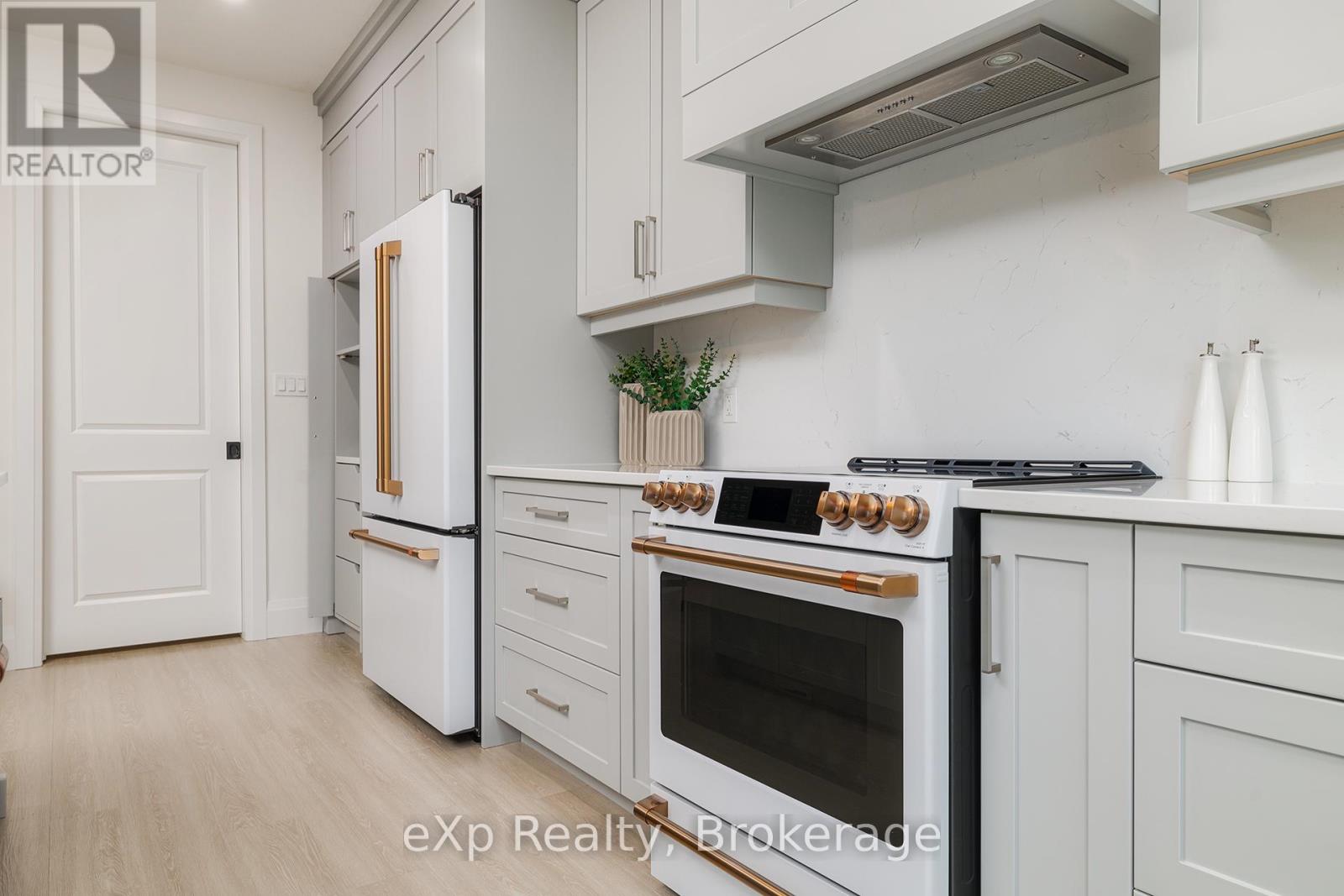 41 Gilmer Crescent, North Perth, Ontario  N4W 0H3 - Photo 8 - X12531600