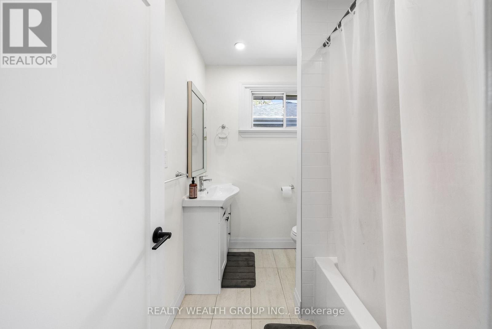 39 Treadgold Crescent, Toronto, Ontario  M3A 1X1 - Photo 17 - C12531554