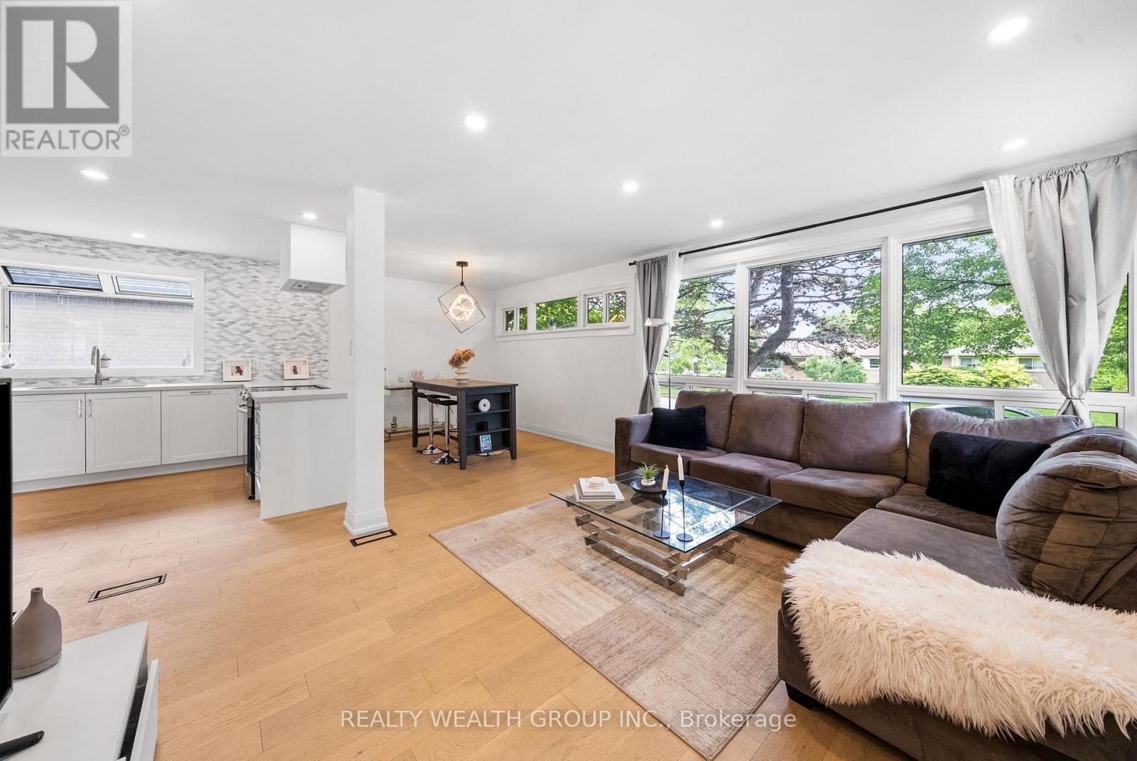 39 Treadgold Crescent, Toronto, Ontario  M3A 1X1 - Photo 6 - C12531554