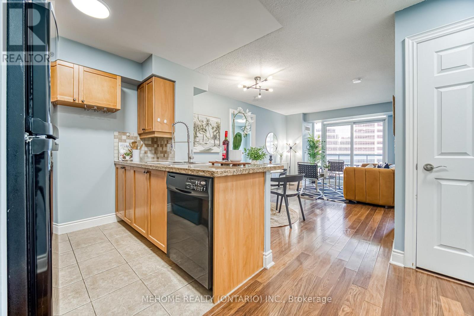 1025 - 25 Greenview Avenue, Toronto, Ontario  M2M 0A5 - Photo 4 - C12531574