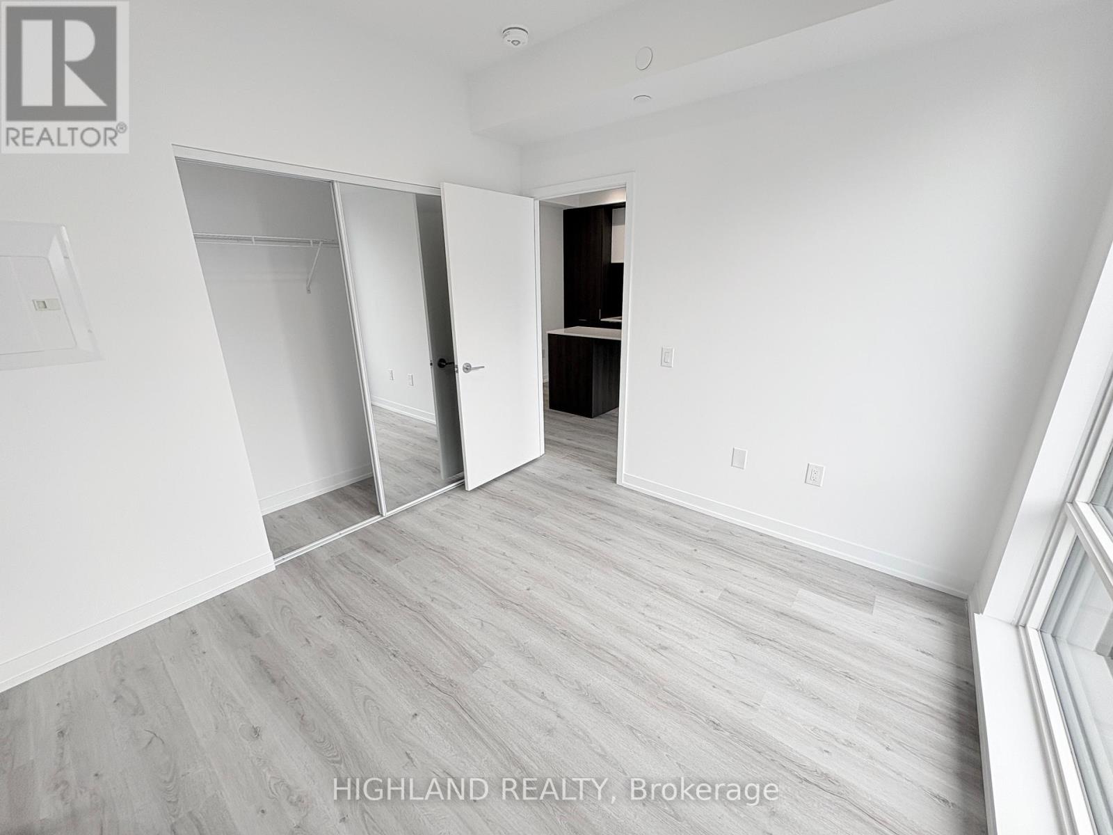 1409 - 395 Square One Drive, Mississauga, Ontario  L5B 0P6 - Photo 14 - W12531556