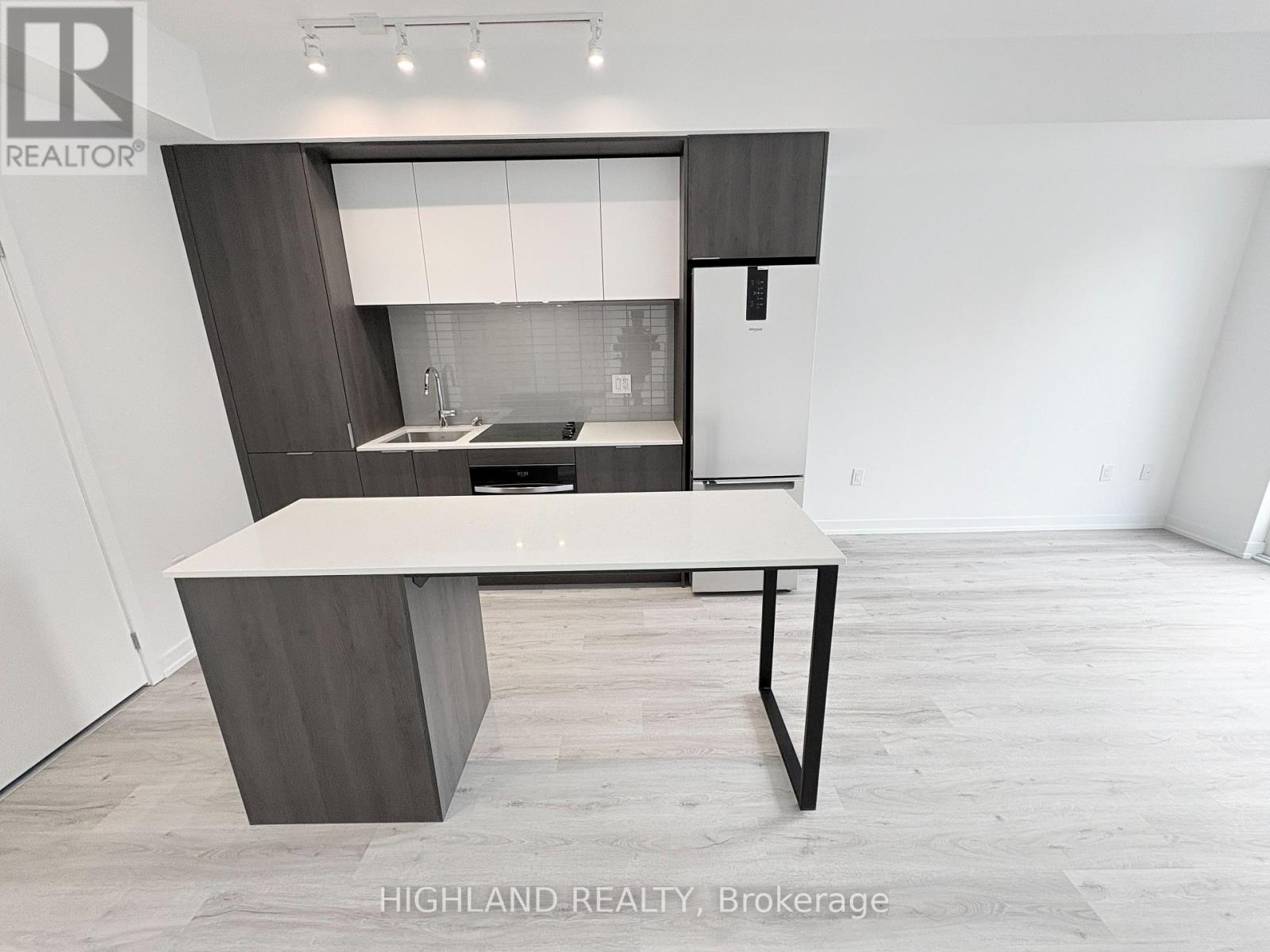 1409 - 395 Square One Drive, Mississauga, Ontario  L5B 0P6 - Photo 3 - W12531556