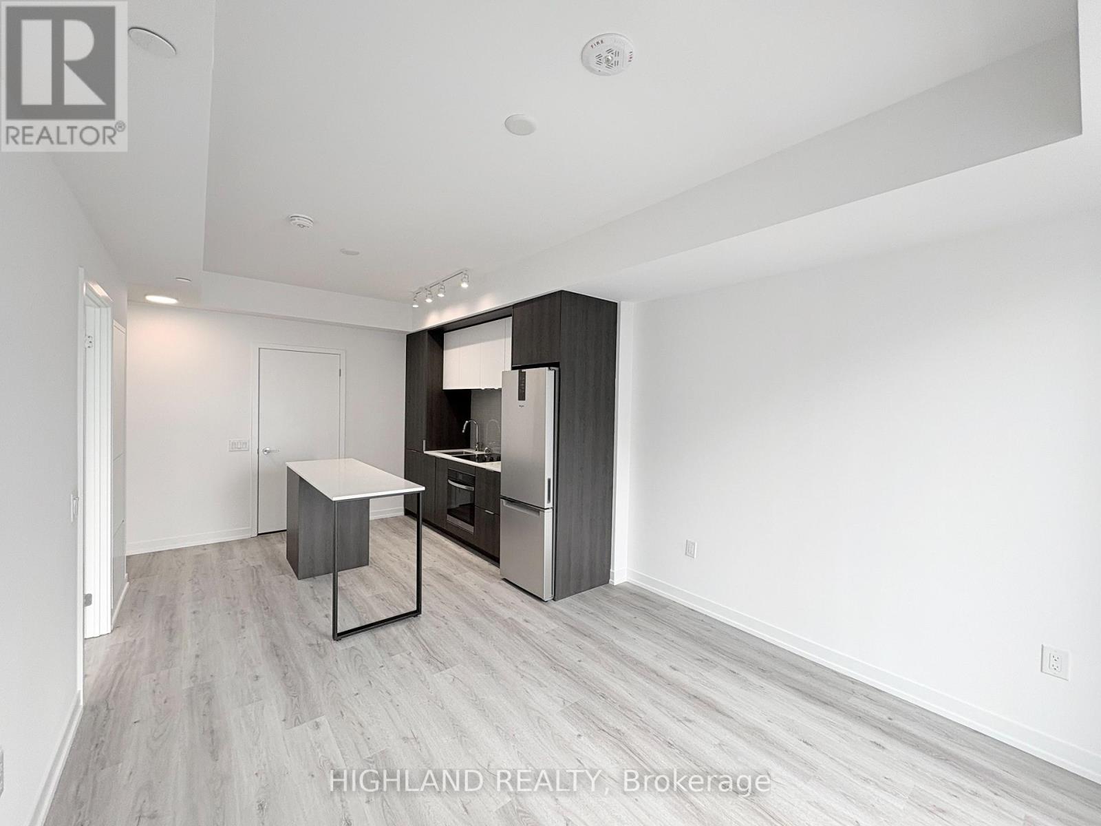 1409 - 395 Square One Drive, Mississauga, Ontario  L5B 0P6 - Photo 4 - W12531556