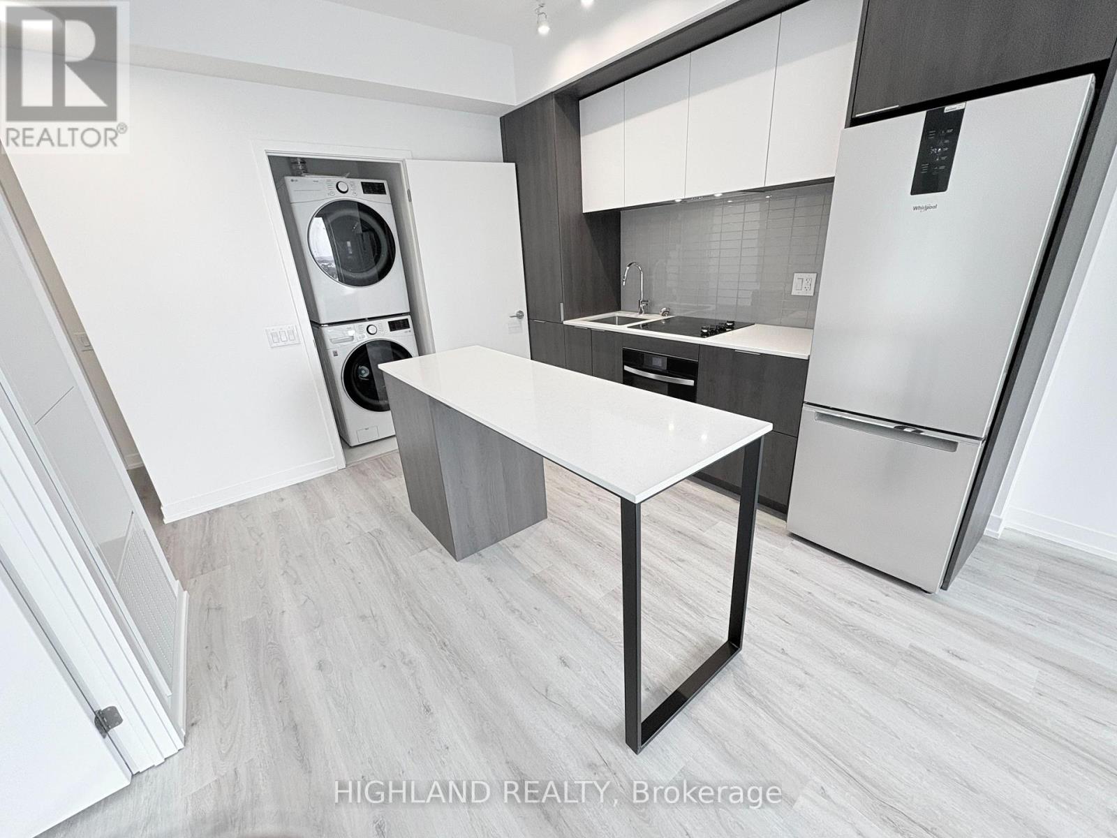 1409 - 395 Square One Drive, Mississauga, Ontario  L5B 0P6 - Photo 5 - W12531556