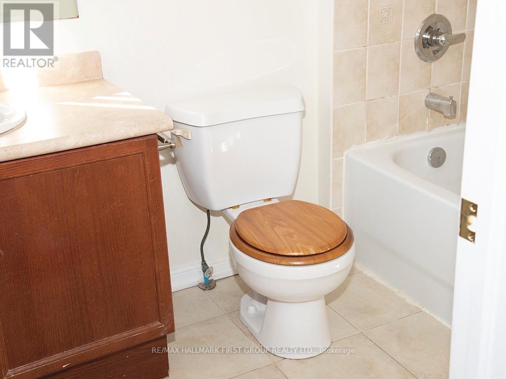 1054 Southport Drive, Oshawa, Ontario L1H 8A3 - Photo 11 - E12531636