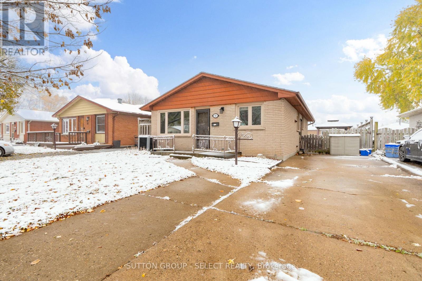 58 Villeneuve Crescent, London East, Ontario  N5V 1M8 - Photo 2 - X12531660