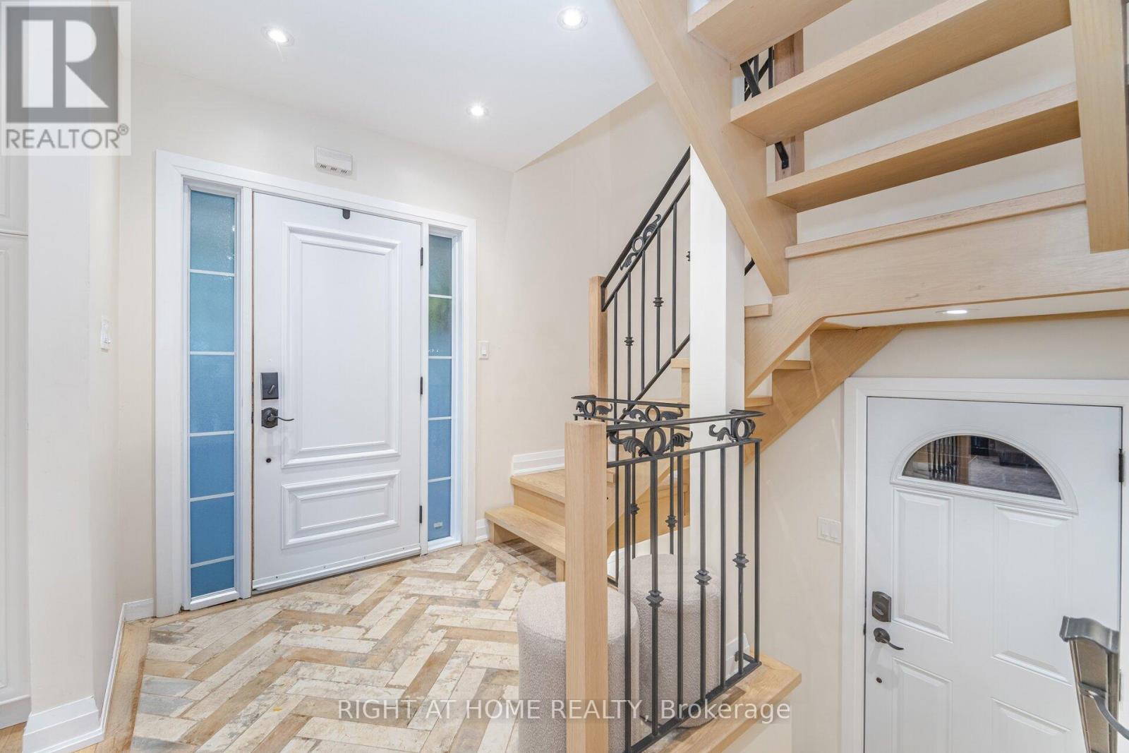 28 Forty First Street, Toronto, Ontario  M8W 3N6 - Photo 3 - W12531602