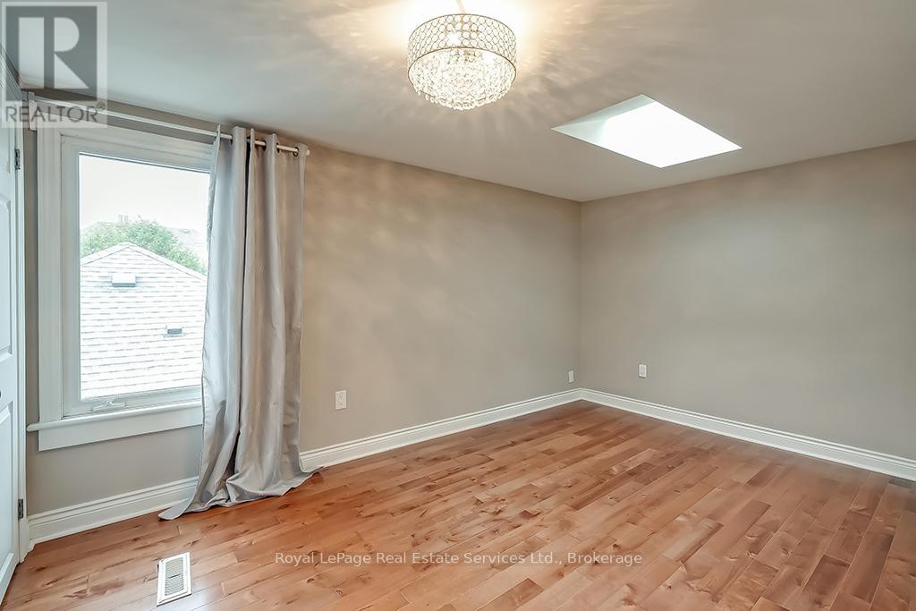 411 Trafalgar Road, Oakville, Ontario  L6J 3H8 - Photo 21 - W12531646