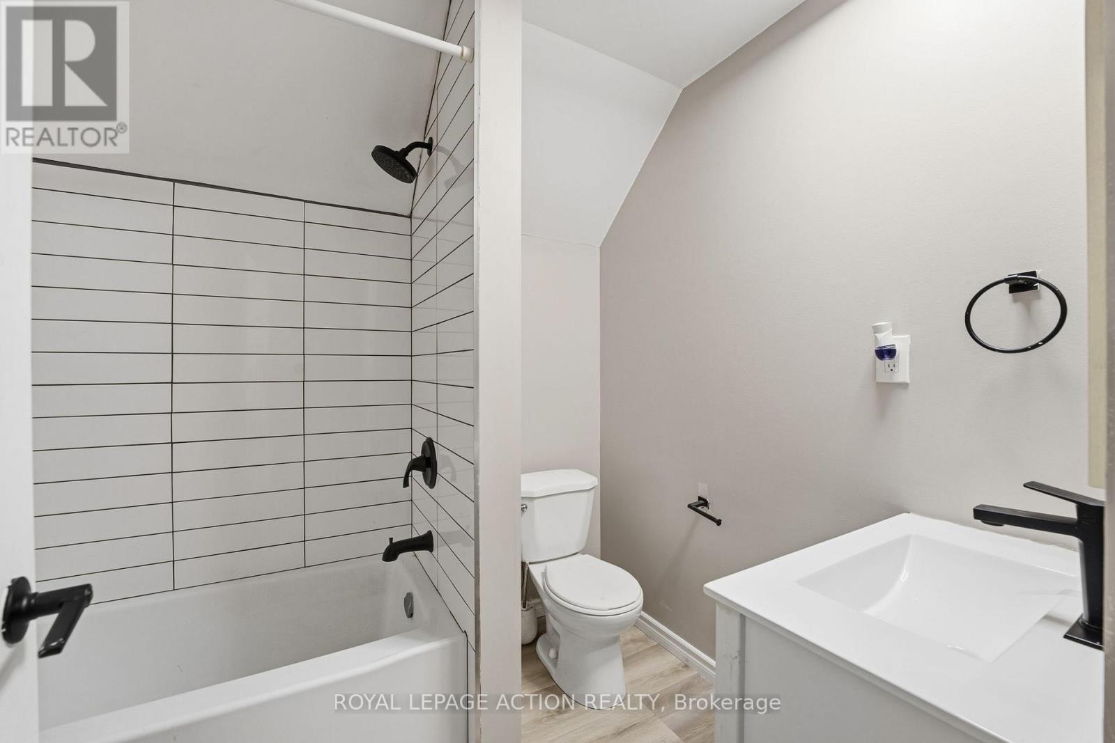 43 Richardson Street, Brantford, Ontario  N3T 1H7 - Photo 12 - X12531608