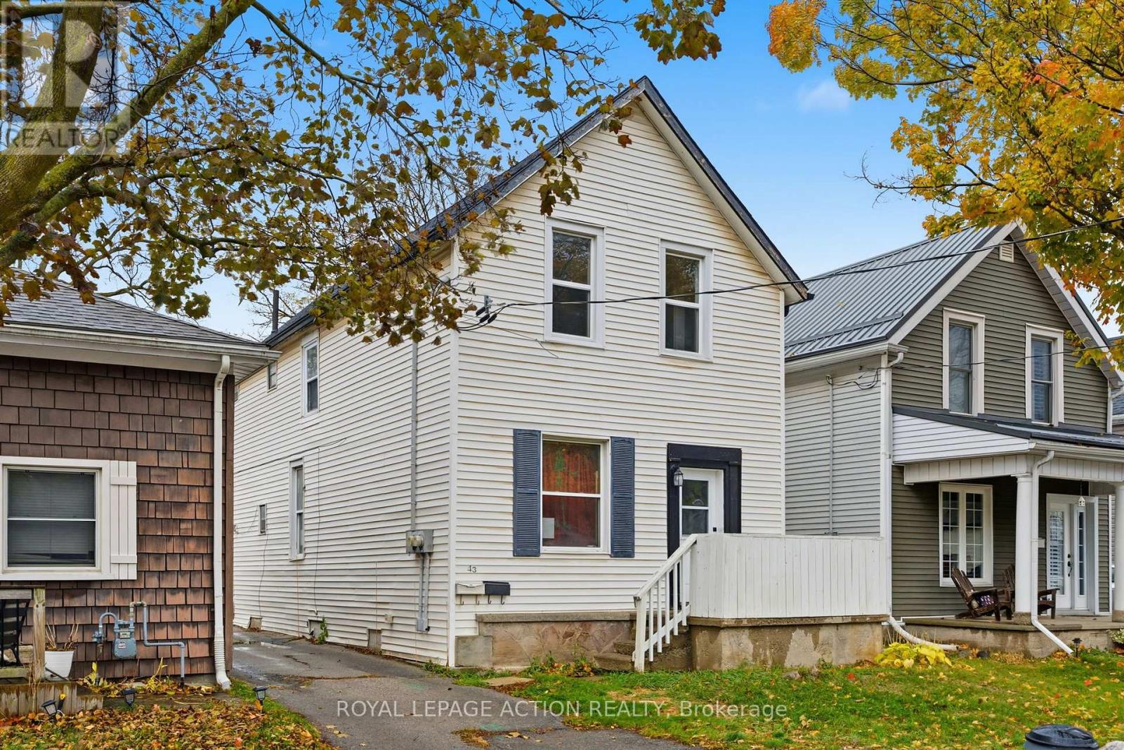 43 Richardson Street, Brantford, Ontario  N3T 1H7 - Photo 2 - X12531608