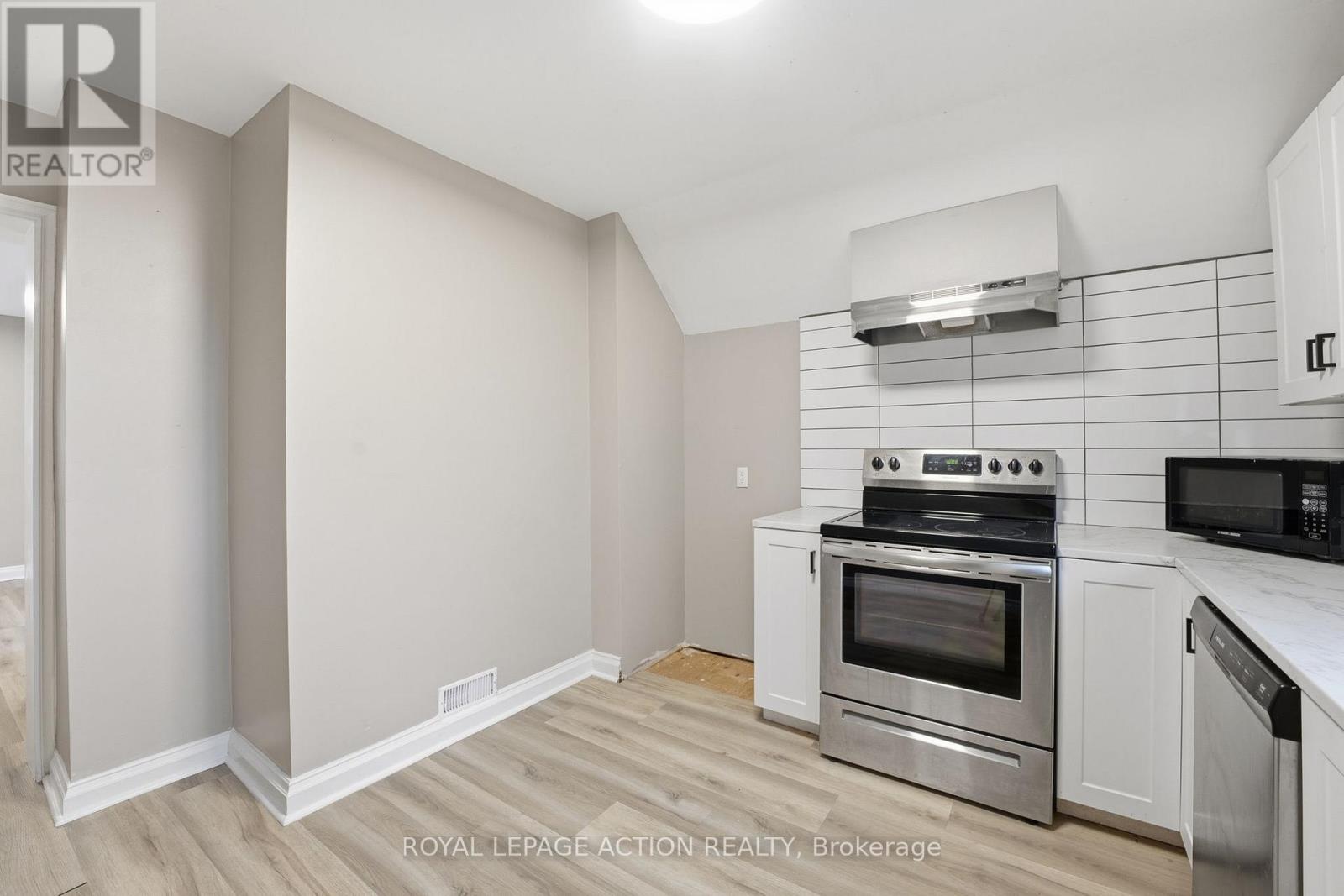 43 Richardson Street, Brantford, Ontario  N3T 1H7 - Photo 5 - X12531608