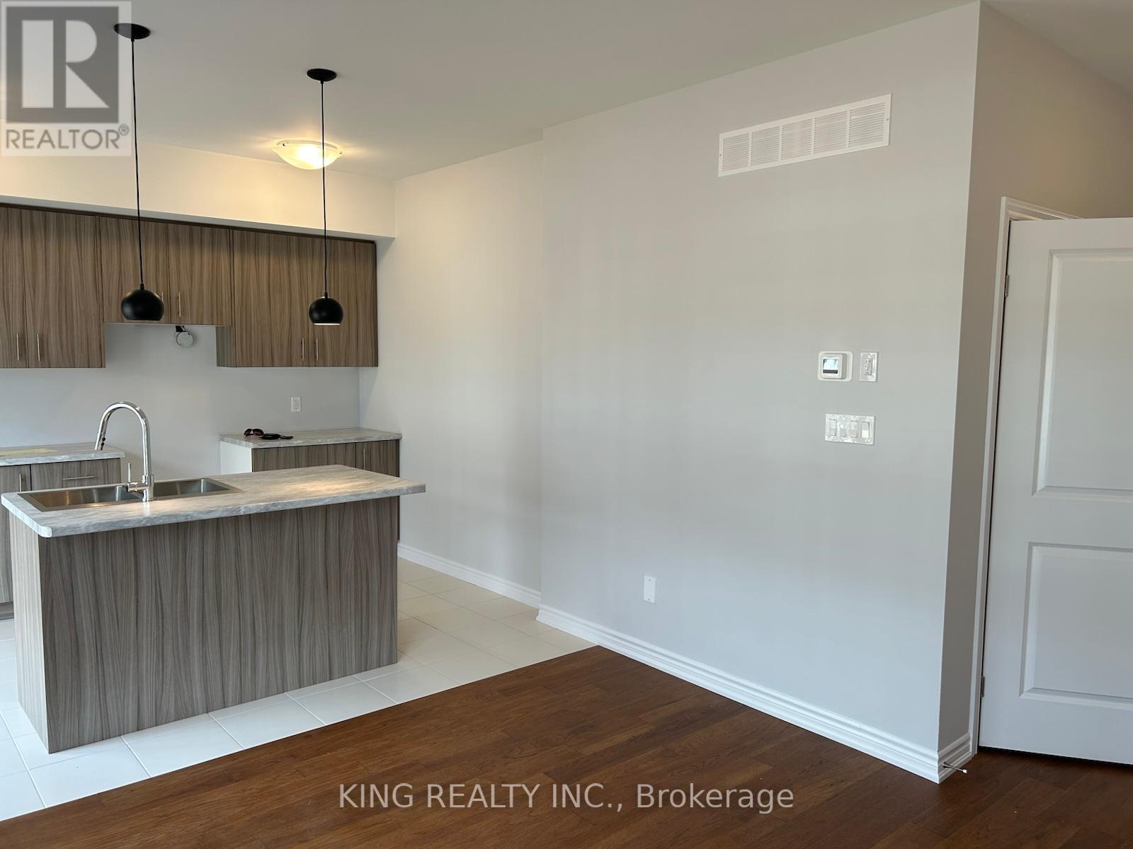 35 - 5672 Dorchester Road, Niagara Falls, Ontario  L2G 5S3 - Photo 11 - X12531610