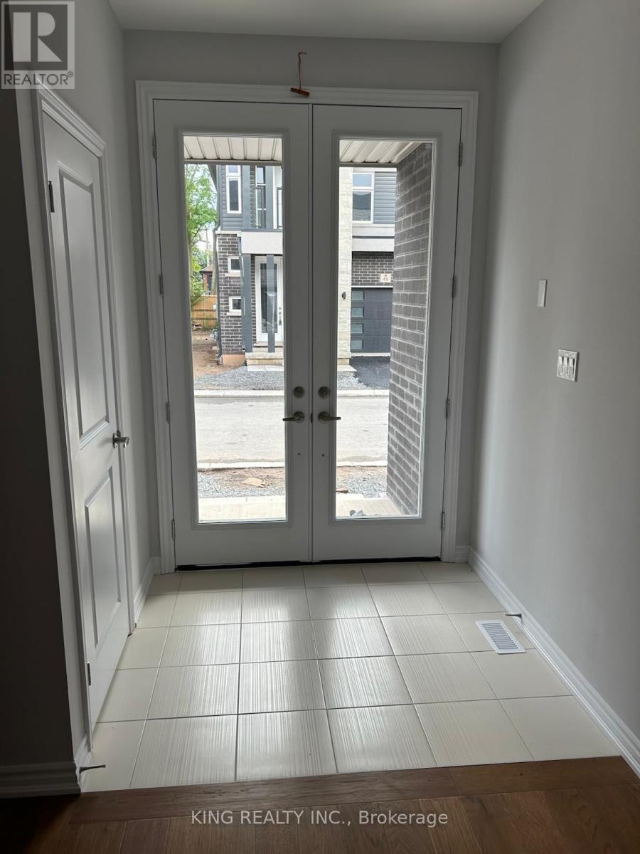 35 - 5672 Dorchester Road, Niagara Falls, Ontario  L2G 5S3 - Photo 2 - X12531610