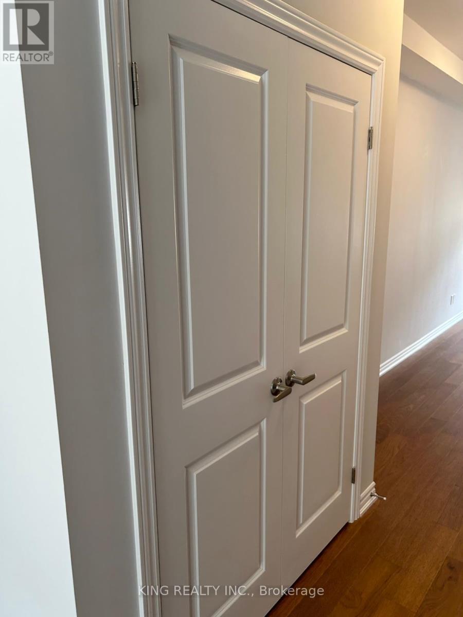 35 - 5672 Dorchester Road, Niagara Falls, Ontario  L2G 5S3 - Photo 3 - X12531610