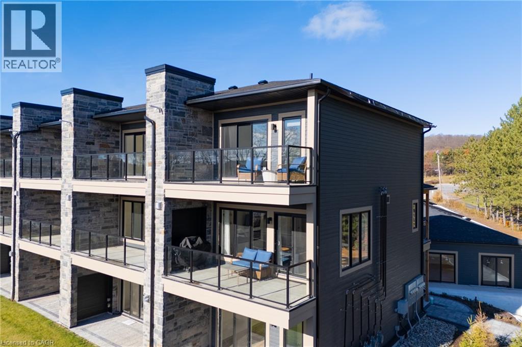 253 Crescent Bay Lane Unit# 206, Huntsville, Ontario  P1H 1B9 - Photo 1 - 40787321