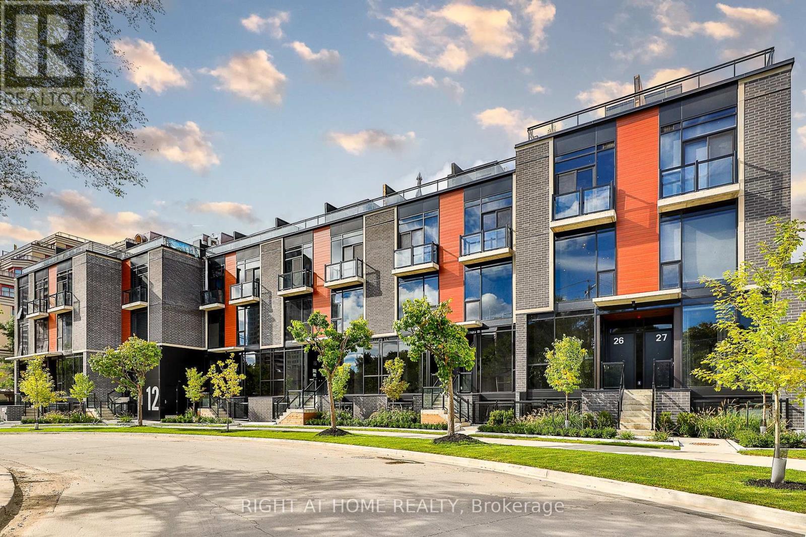 17 - 12 DERVOCK CRESCENT, Toronto, Ontario