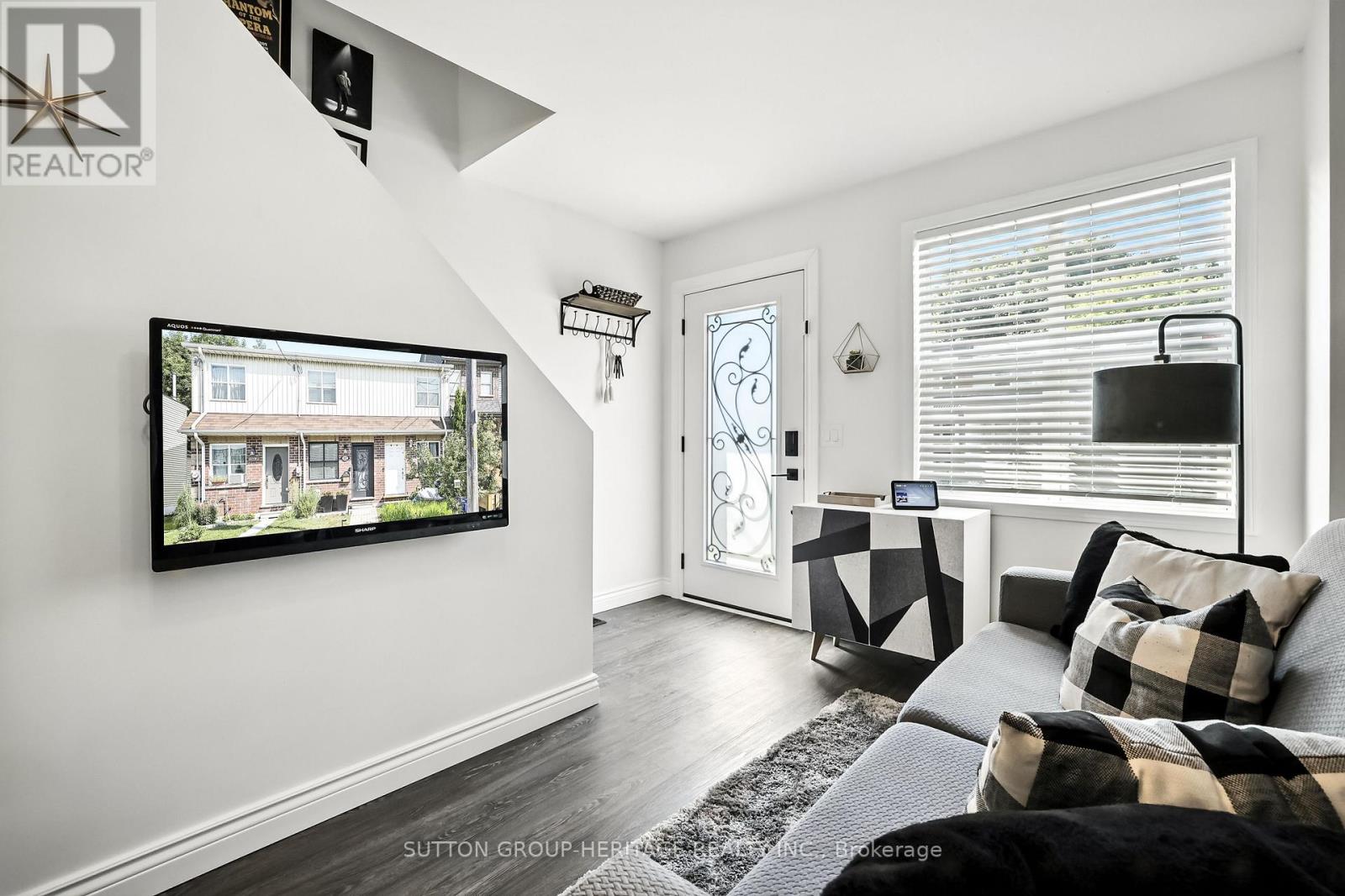 152 Olive Avenue, Oshawa, Ontario  L1H 2P2 - Photo 4 - E12531644