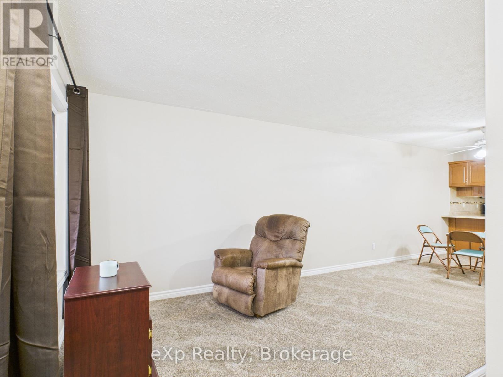 9 - 302 Park Street W, West Grey, Ontario  N0G 1R0 - Photo 5 - X12531696