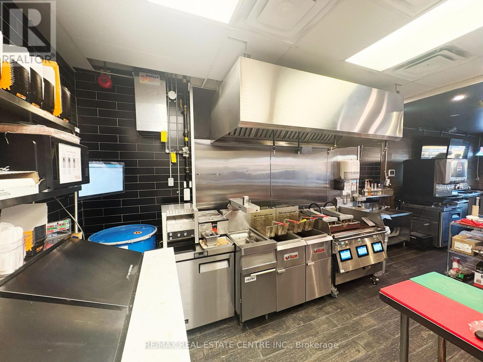 E110 - 676 Appleby Line, Burlington, Ontario  L7L 6J9 - Photo 15 - W12531612