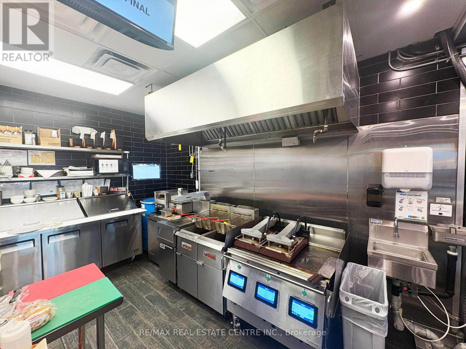 E110 - 676 Appleby Line, Burlington, Ontario  L7L 6J9 - Photo 16 - W12531612