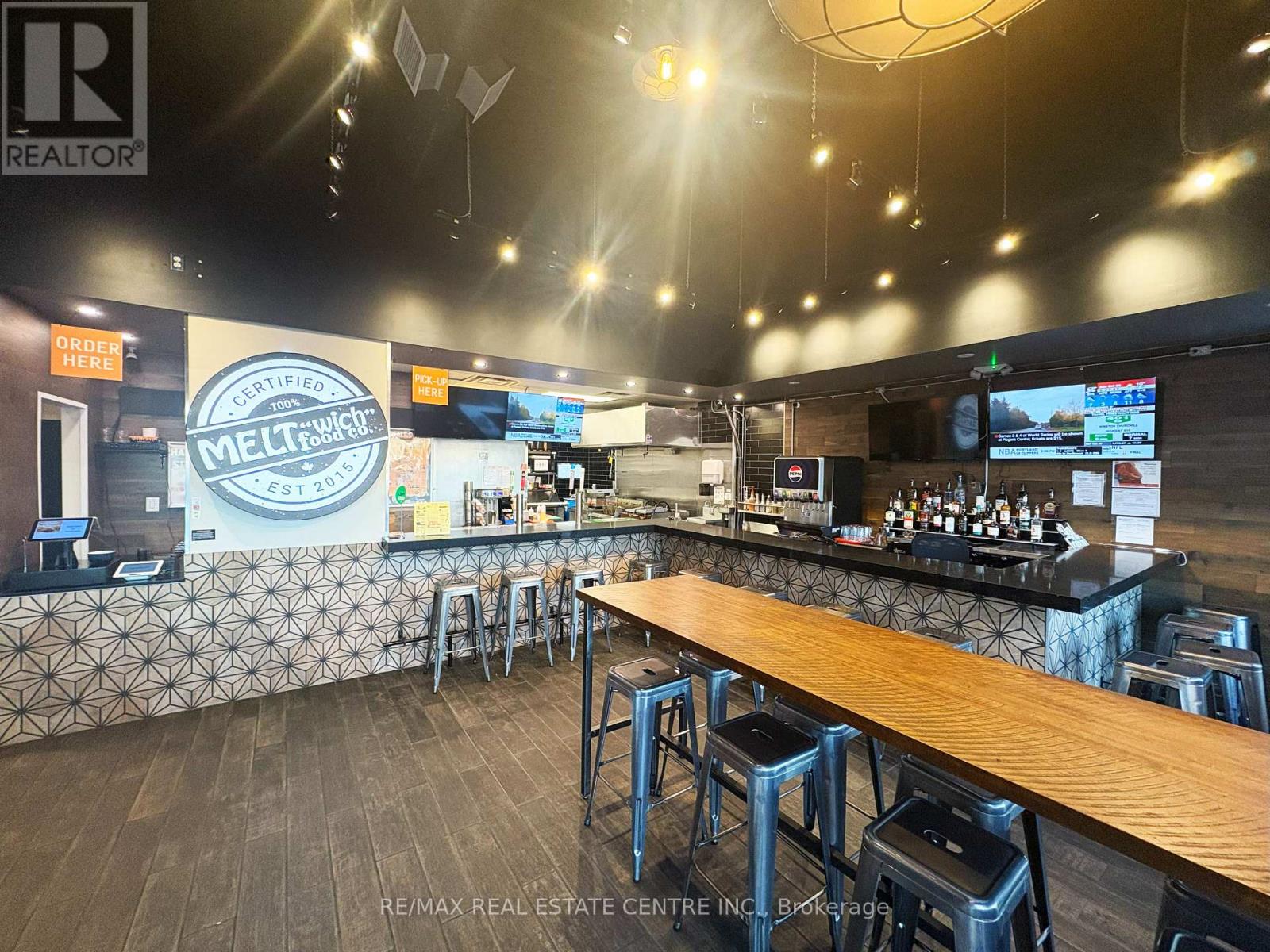 E110 - 676 Appleby Line, Burlington, Ontario  L7L 6J9 - Photo 4 - W12531612