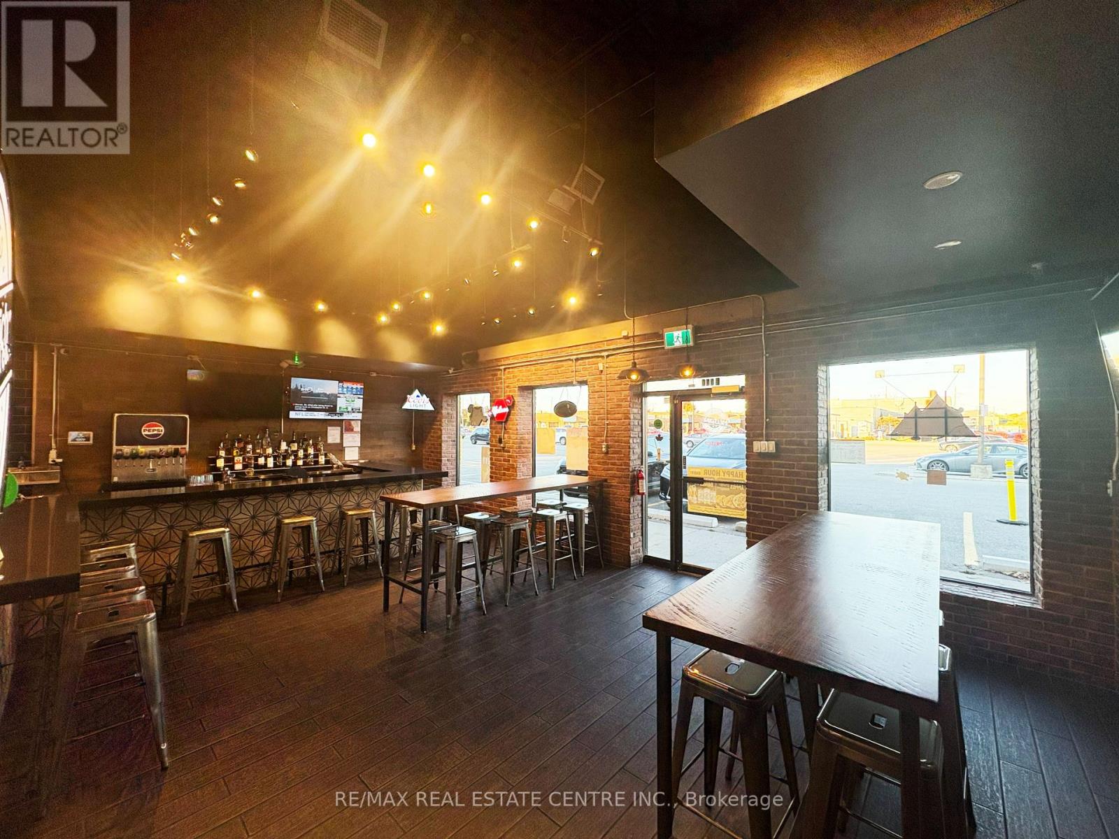 E110 - 676 Appleby Line, Burlington, Ontario  L7L 6J9 - Photo 6 - W12531612