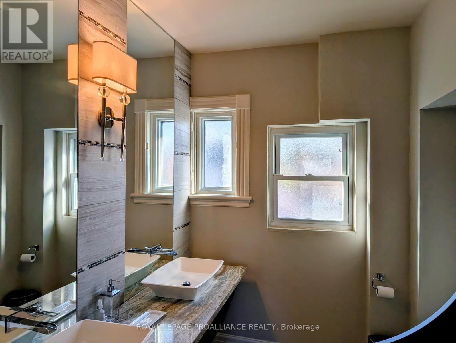 273 Rubidge Street, Peterborough, Ontario  K9J 3P1 - Photo 8 - X12531680