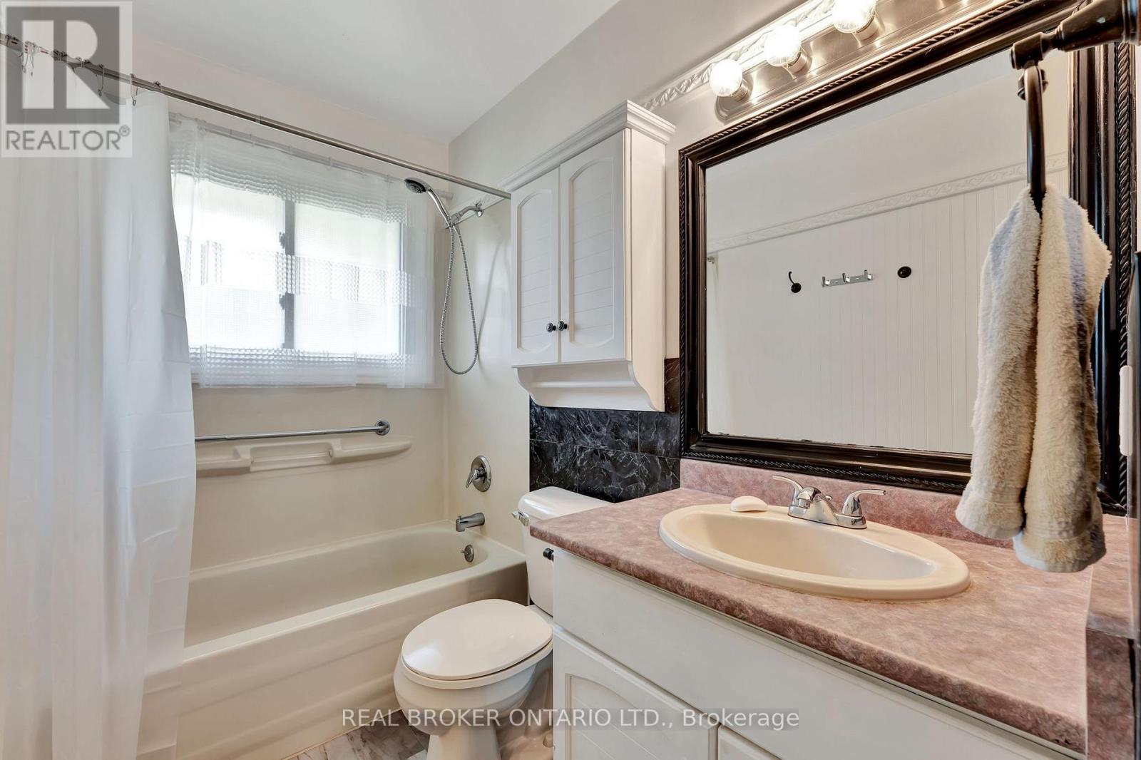 1017 Braeside Street, Woodstock, Ontario  N4S 4T3 - Photo 12 - X12531624