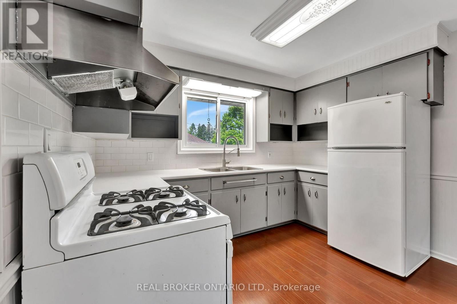 1017 Braeside Street, Woodstock, Ontario  N4S 4T3 - Photo 7 - X12531624