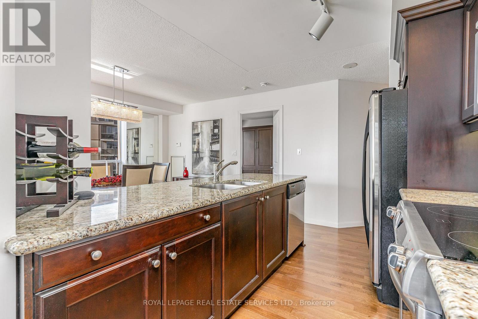 1203 - 900 Mount Pleasant Road, Toronto, Ontario  M4P 3J9 - Photo 13 - C12437170