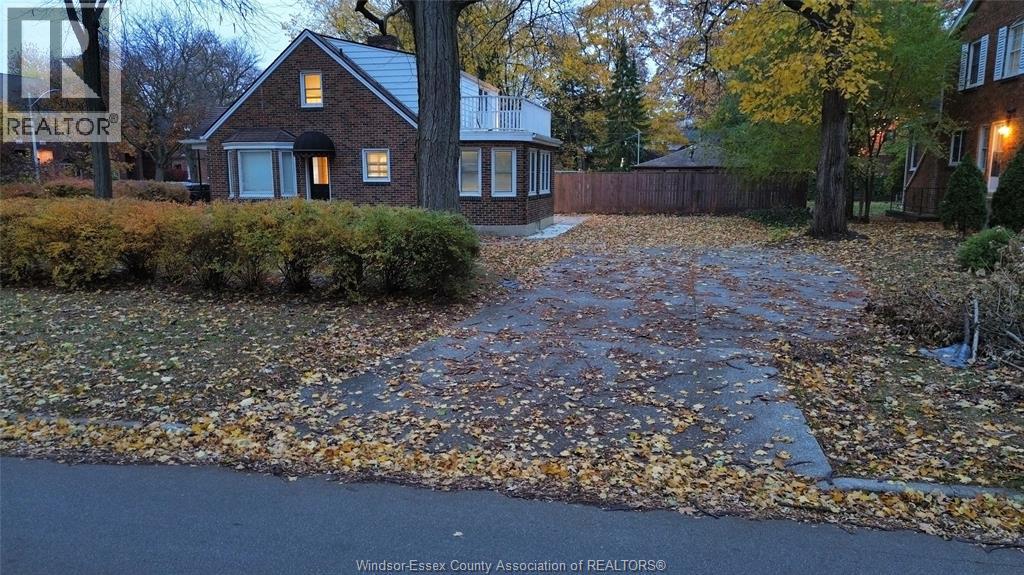 909 Monmouth, Windsor, Ontario  N8Y 3L6 - Photo 3 - 25028519