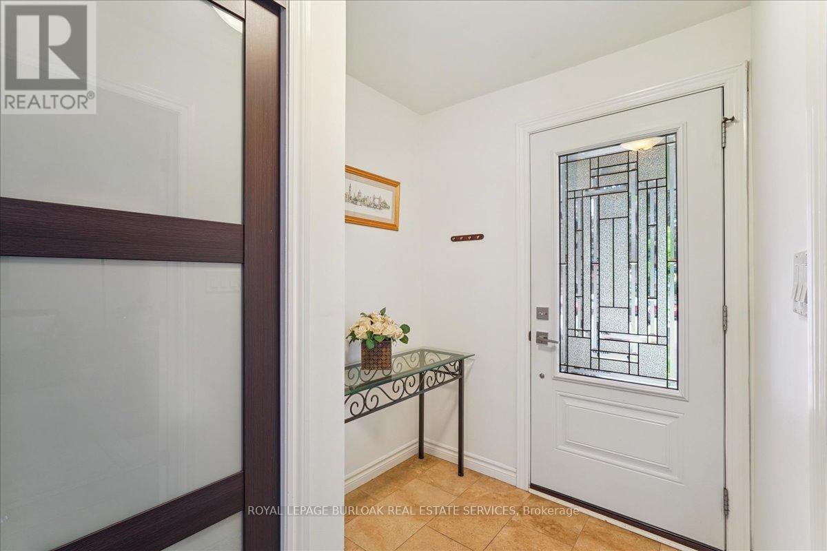 510 Fenwick Place, Burlington, Ontario  L7N 2W8 - Photo 6 - W12412042