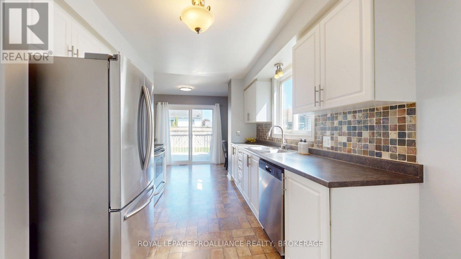 878 Walker Court, Kingston, Ontario  K7M 8L2 - Photo 21 - X12531746