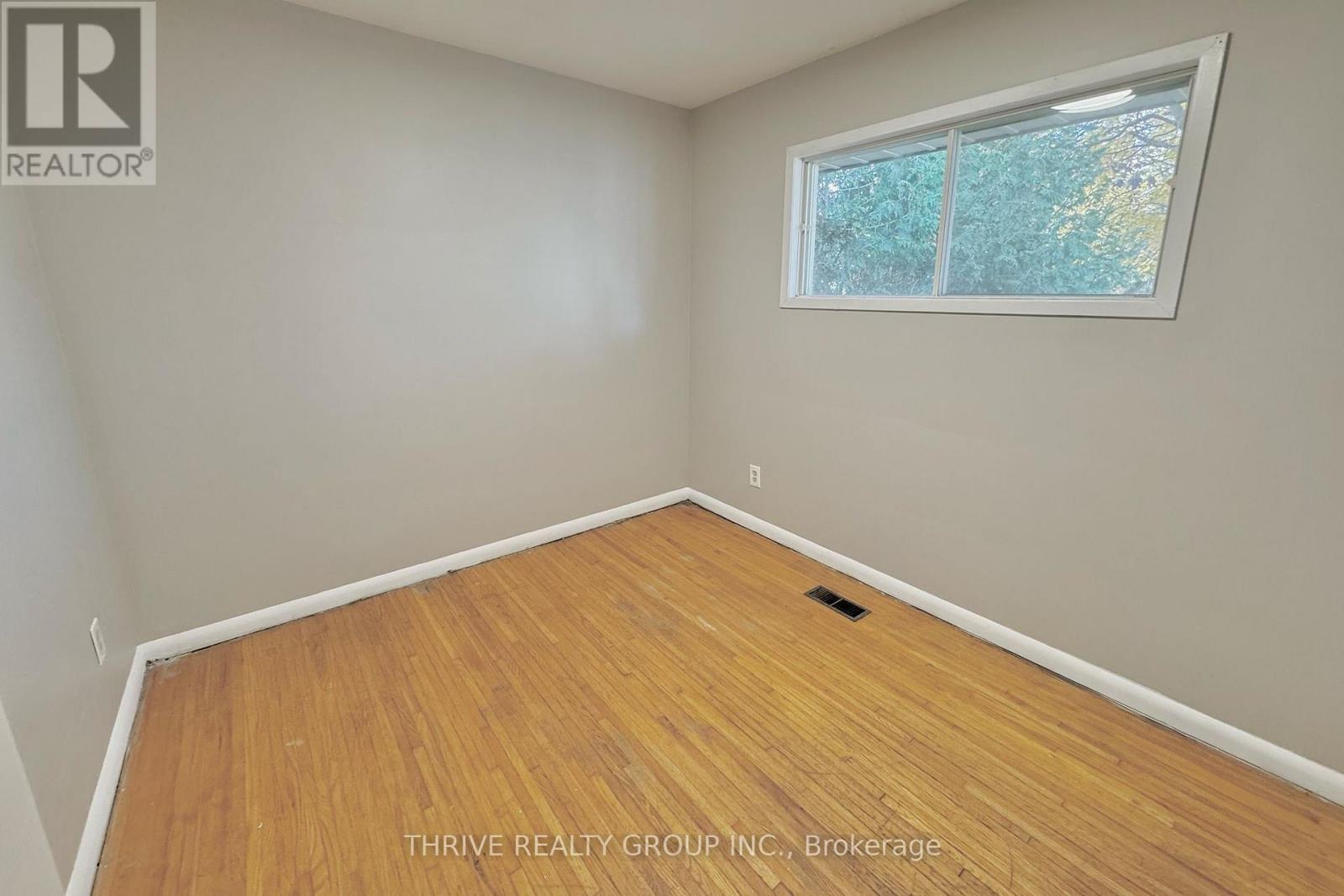 Upper - 173 Bancroft Road, London East, Ontario N5V 1E1 - Photo 17 - X12531774